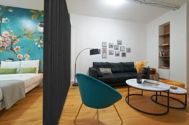 Fresh Large Studio For 4 Paříž