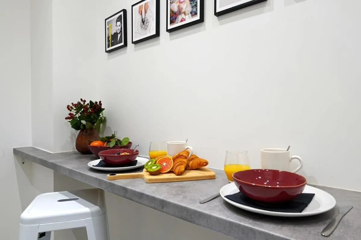 Apartment Fresh Large Studio For 4 Paris France